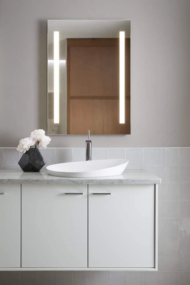 KOHLER Verders® 33 x 24 in. LED Lighted Mirror 3 KOHLER Verders® 33 x 24 in. LED Lighted Mirror - Image 3