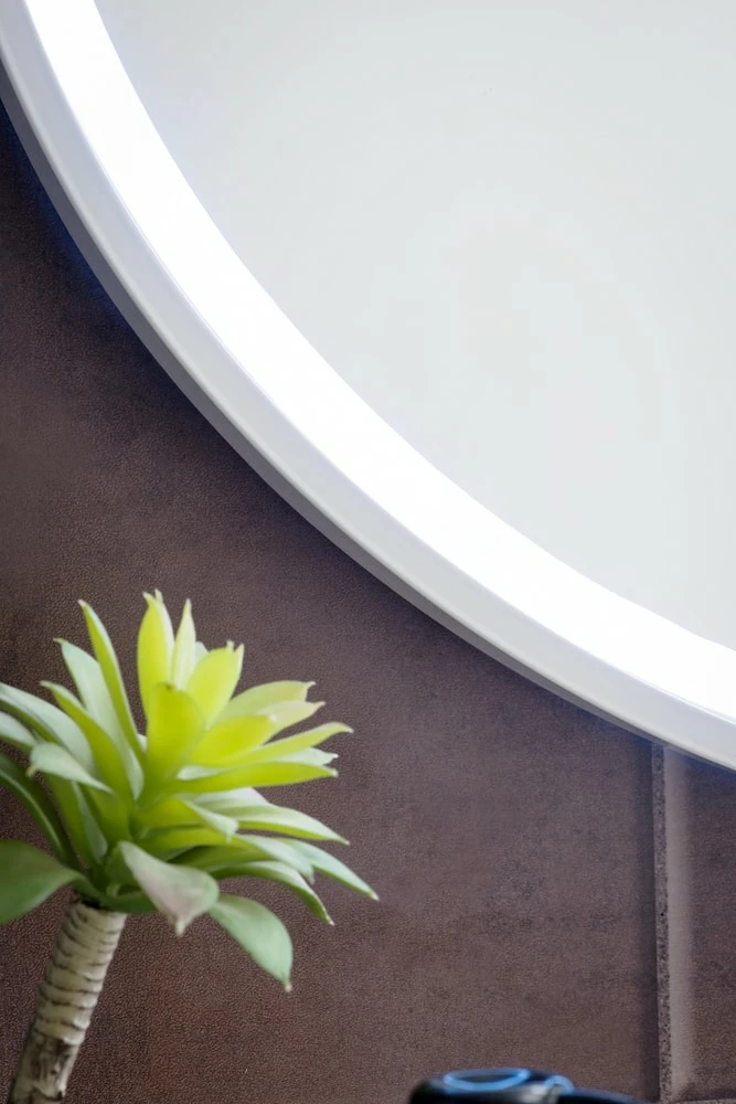 James Martin Vanities 24 in. Round LED Mirror in Glossy White 3 James Martin Vanities 24 in. Round LED Mirror in Glossy White - Image 3